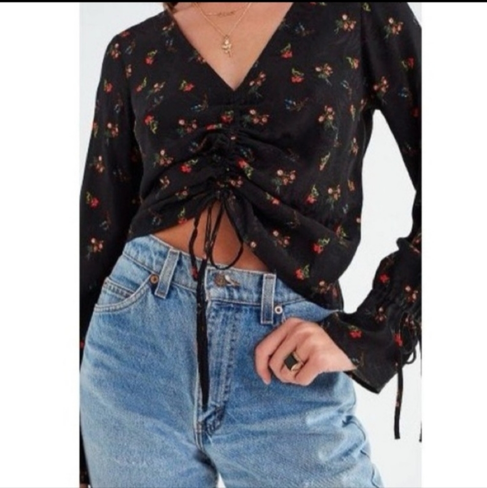 URBAN Outfitters Deep V Cinched Floarl Top Size Medium  EUC